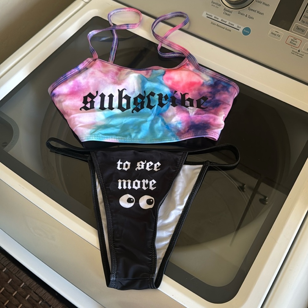 Never worn, subscribe to see more underwear set.